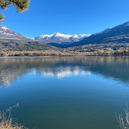 Le Pied De Ville Pouzenc Embrun Bagian luar foto