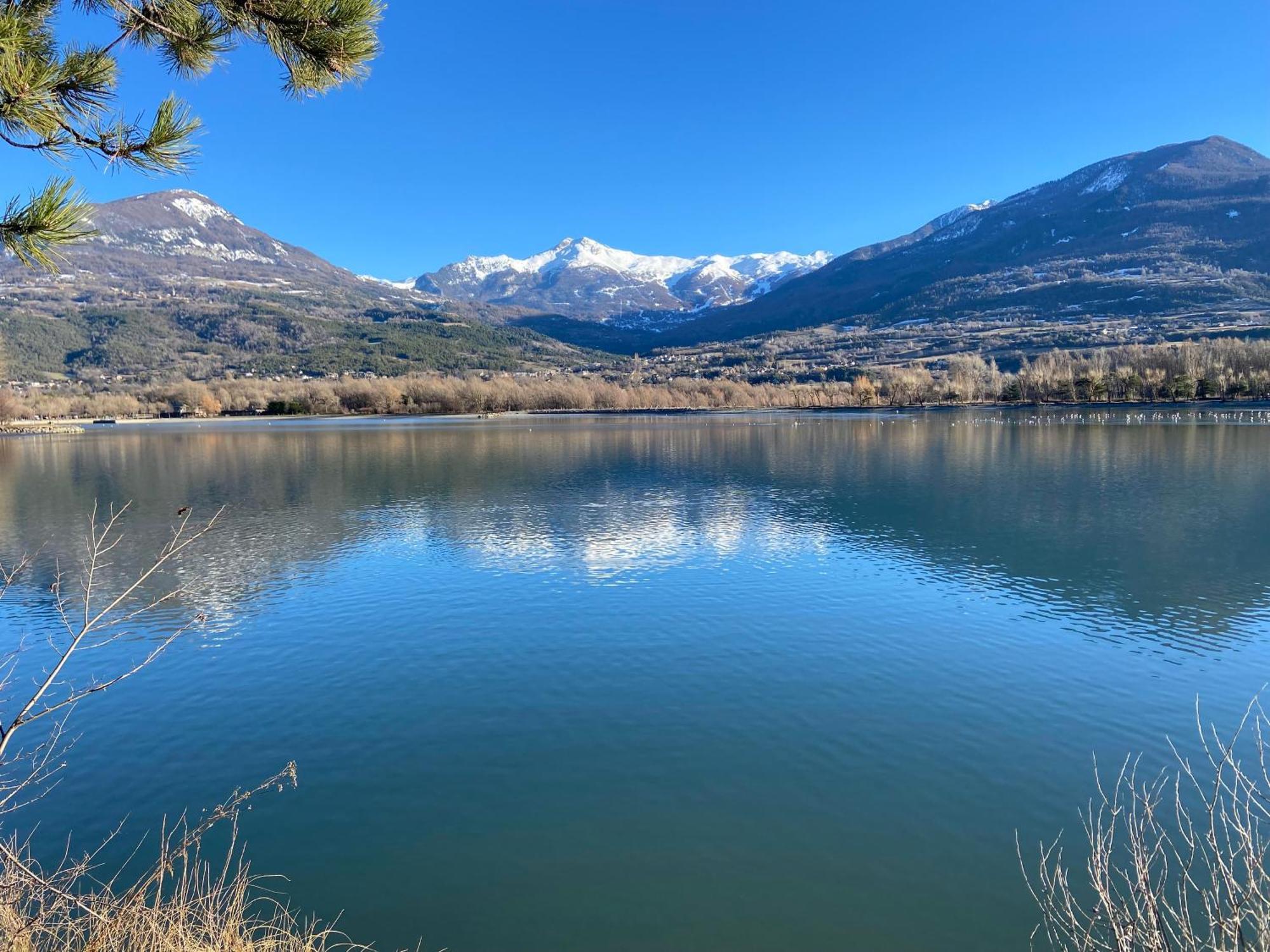 Le Pied De Ville Pouzenc Embrun Bagian luar foto