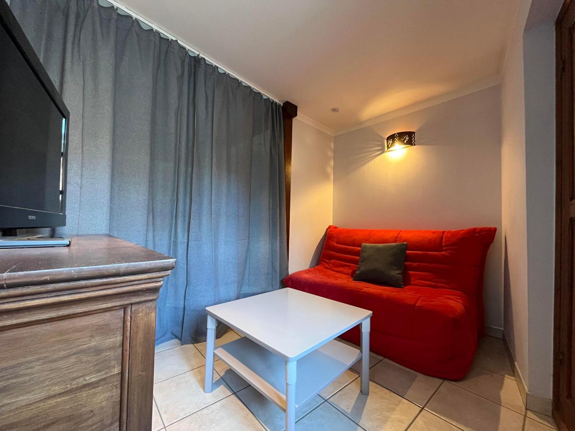 Le Pied De Ville Pouzenc Embrun Bagian luar foto